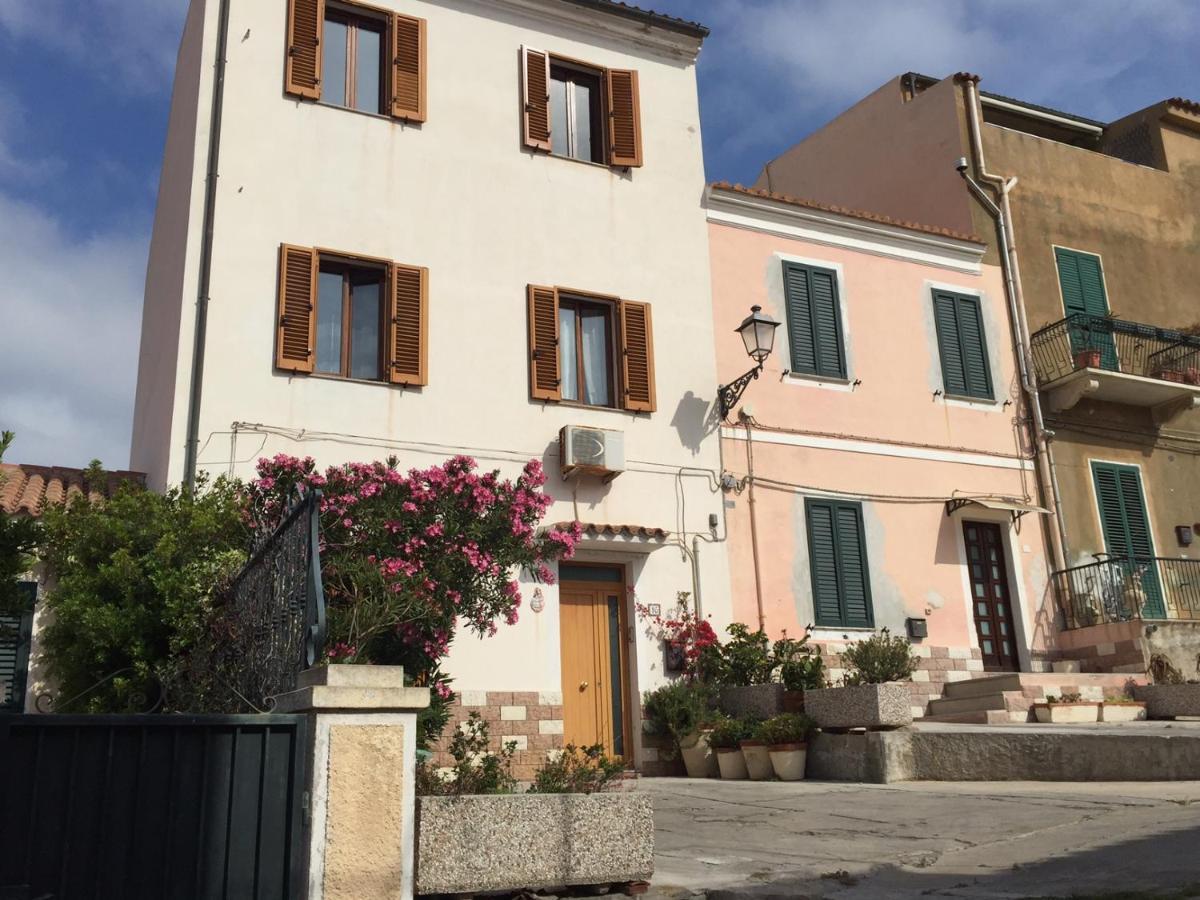 Le Scalette Bed & Breakfast La Maddalena  Exterior photo